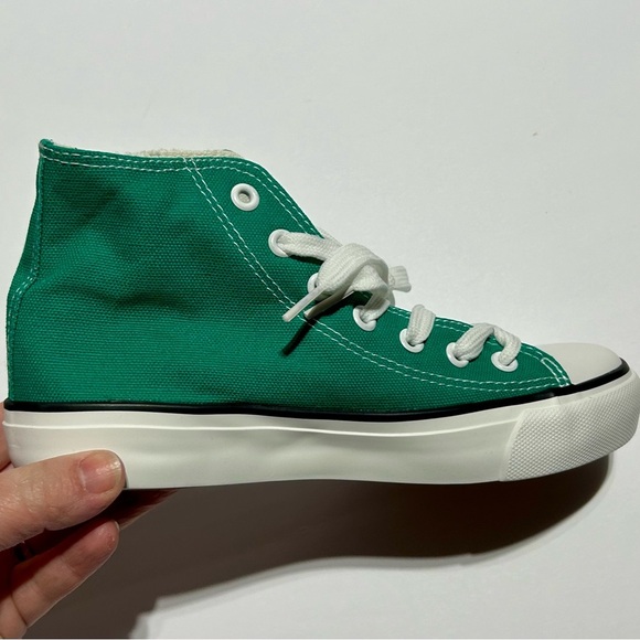 Green Dream Kicks | Xraehni High-Top Canvas Sneakers | Unisex | Size 5 f / 3.5 m - Picture 3 of 8